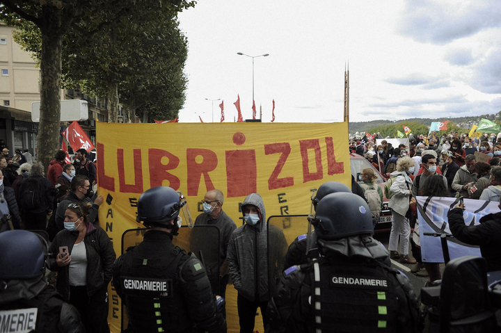 Un an après Lubrizol, les Rouennais manifestent pour la vérité