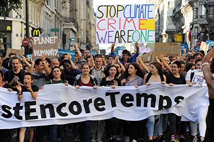 Marche pour sauver la biodiversité, le climat, à Paris