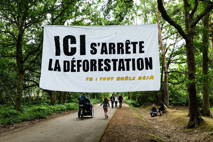 Contre les projets inutiles et imposés, «<small class="fine d-inline"> </small>revenir, habiter et métamorphoser<small class="fine d-inline"> </small>»