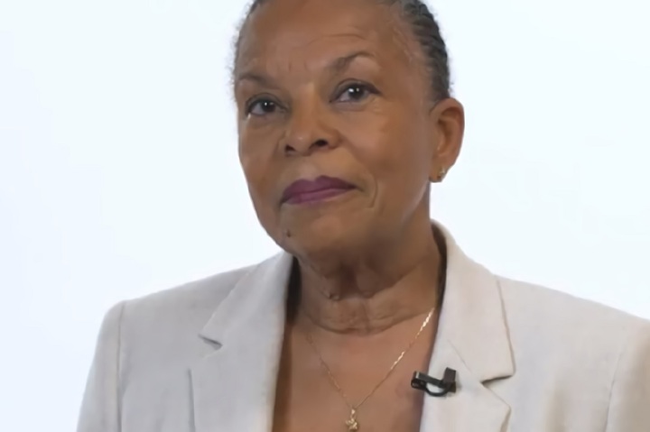 Christiane Taubira «<small class="fine d-inline"> </small>envisage<small class="fine d-inline"> </small>» de se présenter à l'élection présidentielle