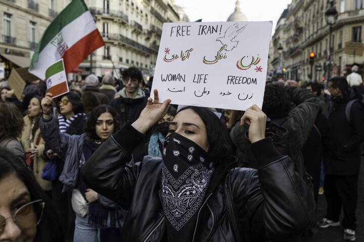 «<small class="fine d-inline"> </small>Les Iraniens savent que tout le monde se contrefiche de leur liberté<small class="fine d-inline"> </small>»