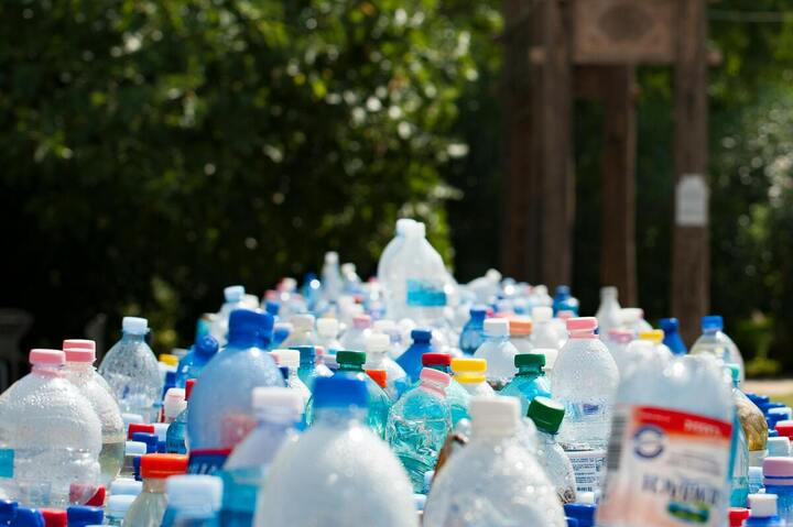 Aidez la recherche en enterrant du plastique dans votre jardin