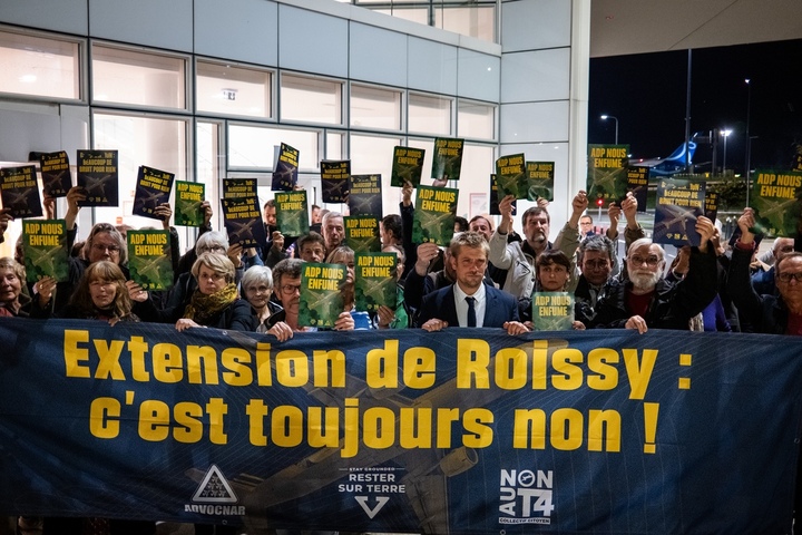Aéroport de Roissy : les opposants à l'agrandissement perturbent une réunion 