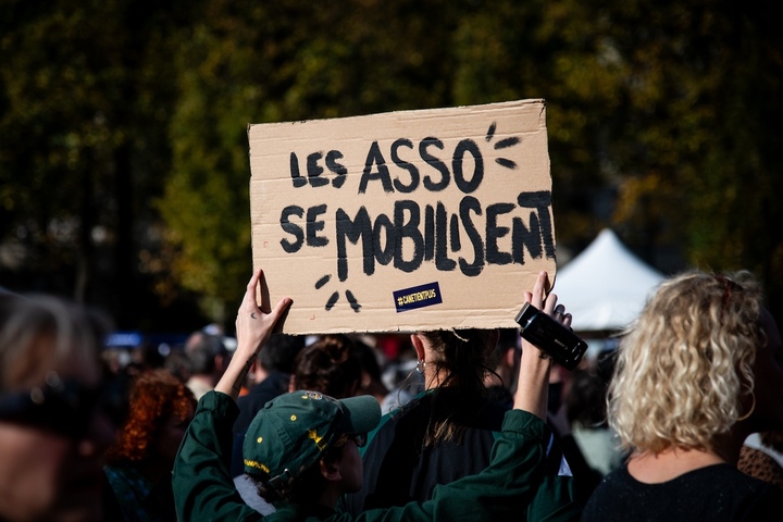 Des associations jugées trop militantes se font sucrer leurs subventions