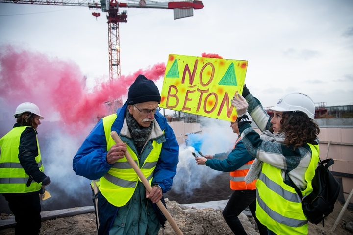 Près de Paris, des militants investissent le chantier d'une gare «<small class="fine d-inline"> </small>inutile<small class="fine d-inline"> </small>»