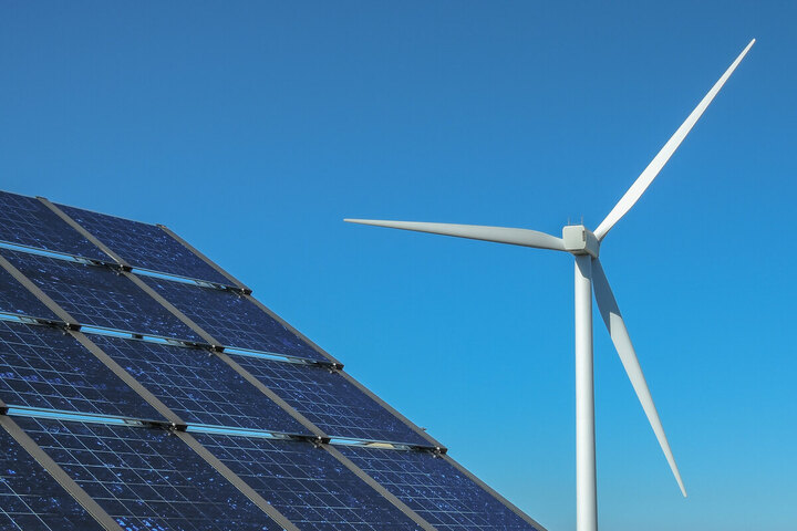 Pour la première fois, le solaire et l'éolien dépassent les fossiles en Europe