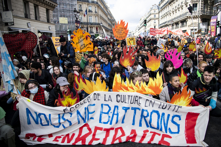 La réforme des retraites bientôt abrogée<small class="fine d-inline"> </small>?