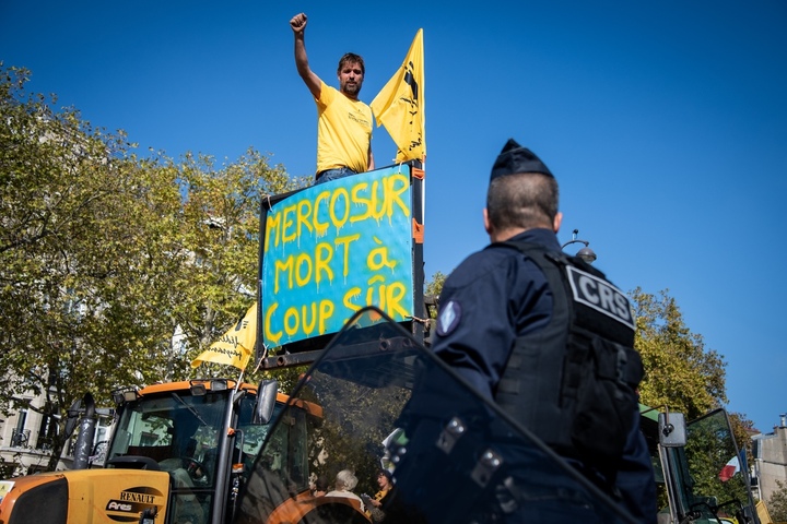 «<small class="fine d-inline"> </small>C'est une trahison<small class="fine d-inline"> </small>» : les paysans en colère après les propos de Macron sur le Mercosur