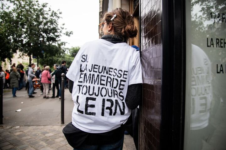 Face à la montée de l'extrême droite, les jeunes prêts à monter au front 