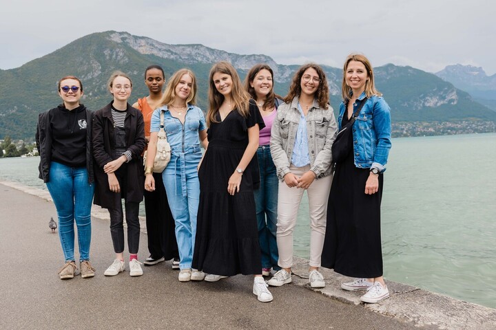 Pollution, sécheresse... Des lycéennes enquêtent sur le lac d'Annecy