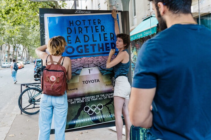 Finies les pubs des sponsors des <span class="caps">JO</span> : les voilà recouvertes d'affiches artistiques