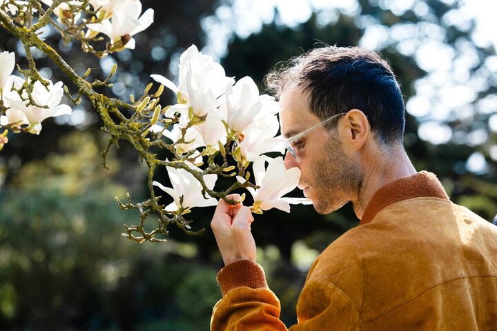 «<small class="fine d-inline"> </small>L'odeur, c'est magique<small class="fine d-inline"> </small>» : ce printemps, découvrez les fleurs autrement 