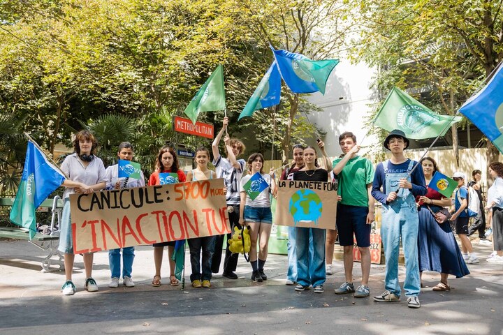 «<small class="fine d-inline"> </small>Agir ou cuire, il faut choisir<small class="fine d-inline"> </small>» : avec les canicules, le retour des luttes pour le climat