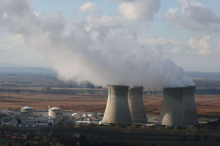 Nucléaire : l'usine de recyclage de La Hague prolongée jusqu'à 2100