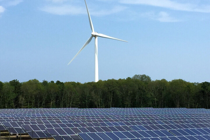 Le solaire et l'éolien ont plus produit de nouvelles énergies que le pétrole en 2023