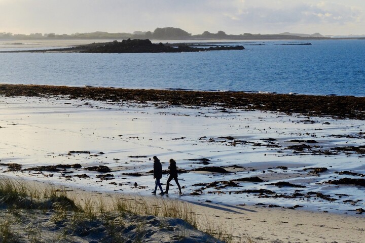 Les plages bretonnes restent polluées, même sans touristes