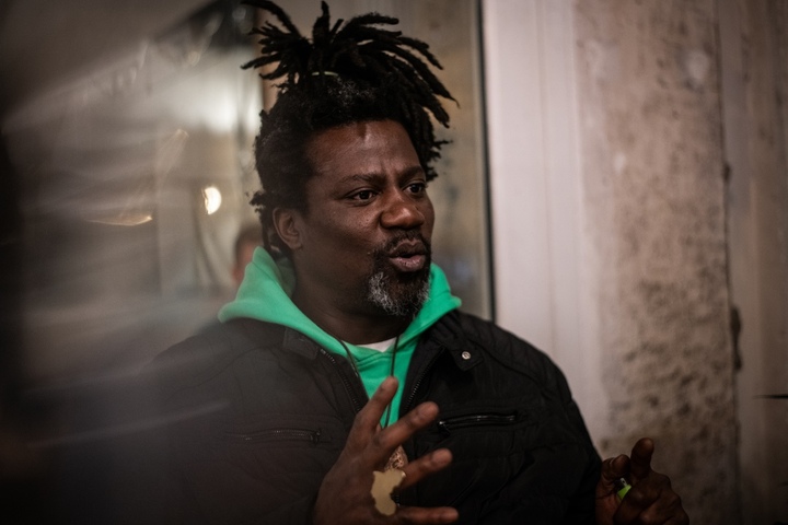 Samy Manga, le poète qui dénonce la «<small class="fine d-inline"> </small>servitude du cacao<small class="fine d-inline"> </small>»