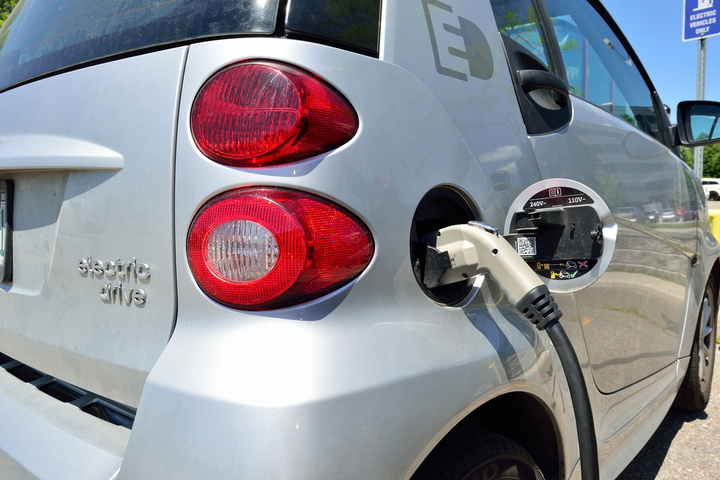  Le gouvernement veut quadrupler les ventes de voitures électriques d'ici trois ans