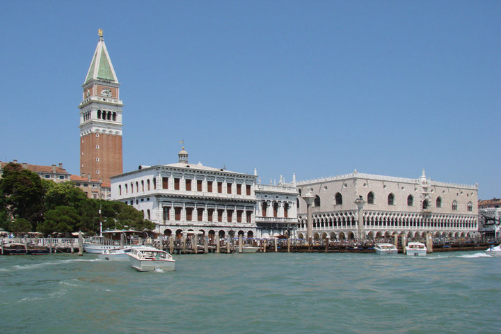 Construire des digues ou déplacer le patrimoine<small class="fine d-inline"> </small>? Quatre scénarios pour sauver Venise