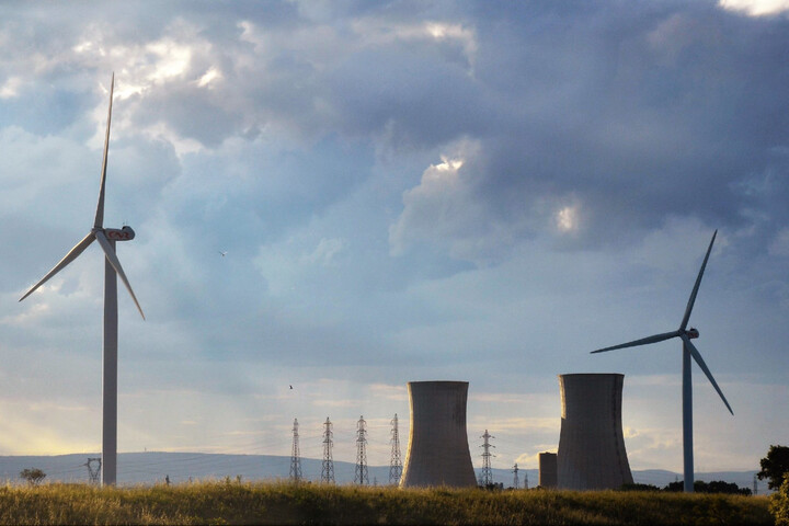 Après un long retard, le gouvernement ouvre les discussions sur sa stratégie énergie-climat