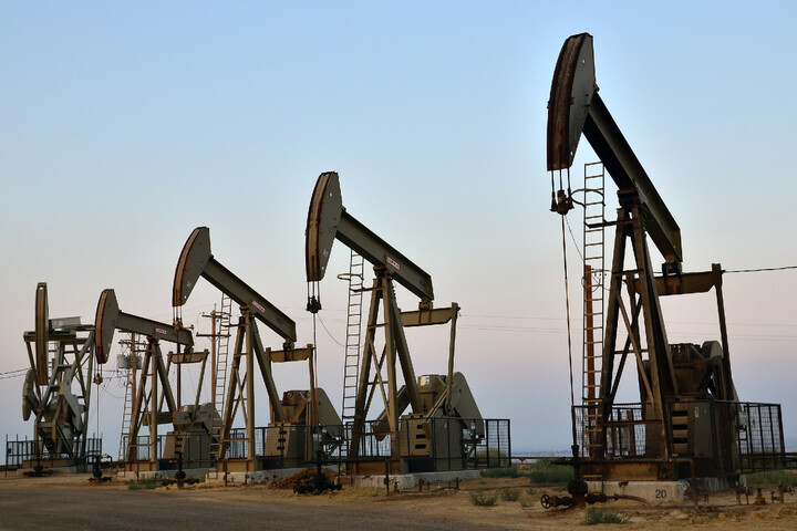 L'<span class="caps">UE</span> s'engage à acheter 638 milliards d'euros de pétrole et de gaz à Trump 