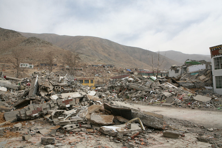 Au moins 126 morts dans un séisme près de l'Everest