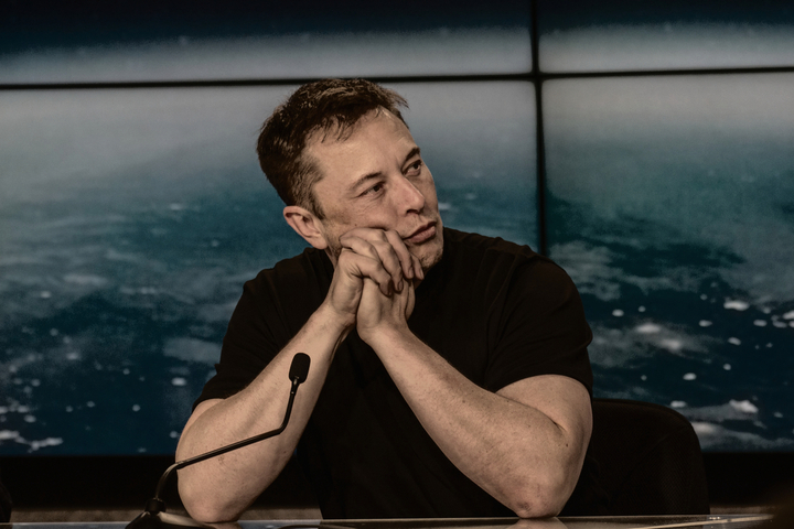 «<small class="fine d-inline"> </small>Apocalypse nerds<small class="fine d-inline"> </small>» : un livre pour contrer Elon Musk et Jeff Bezos