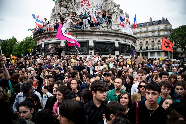 Contre l'extrême droite, la société civile s'organise 