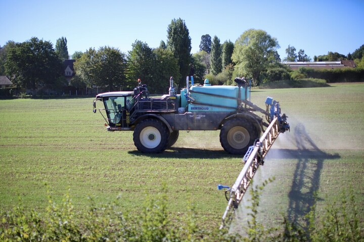 Pesticides : 700 soignants dénoncent les décisions «<small class="fine d-inline"> </small>désastreuses<small class="fine d-inline"> </small>» du gouvernement