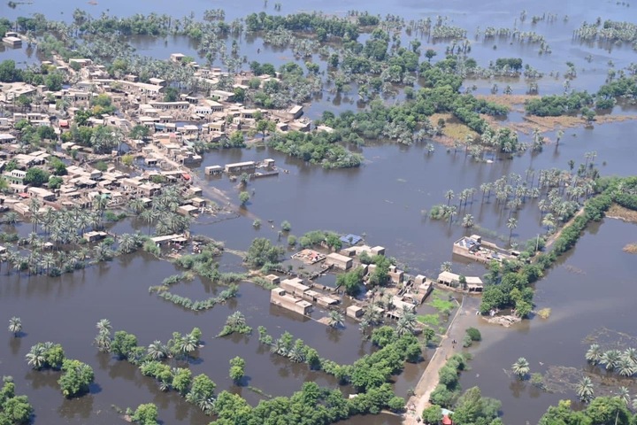 Les crues de la mousson causent 64 morts au Pakistan