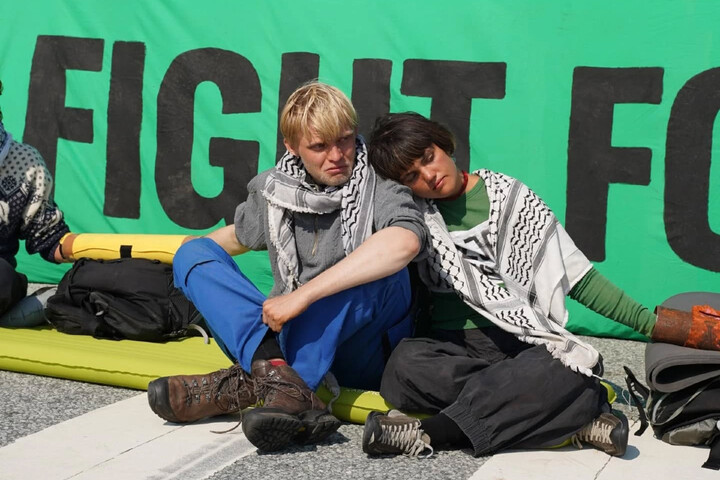 En Norvège, Greta Thunberg et Extinction Rebellion bloquent une raffinerie géante 