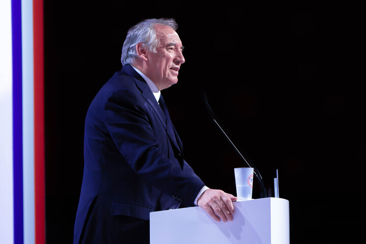 Juste avant de partir, François Bayrou a enchaîné les décisions anti-écologiques