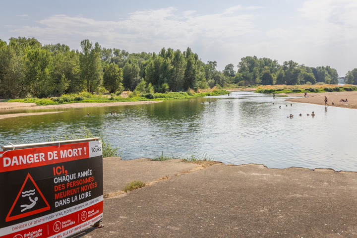 «<small class="fine d-inline"> </small>On ne peut pas les empêcher d'y aller<small class="fine d-inline"> </small>» : la baignade dans la Loire, populaire mais dangereuse