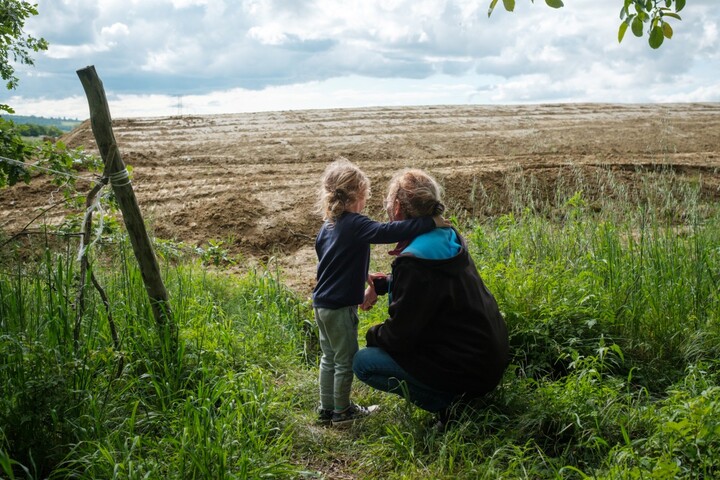 Des zadistes accueillis dans leur jardin : comment une famille lutte contre l'A69