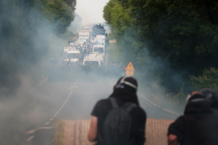 Des blindés et des blessés : la marche contre l'A69 violemment réprimée