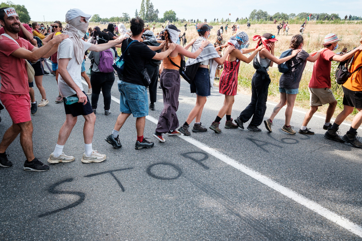 Accusés d'être «<small class="fine d-inline"> </small>barbares<small class="fine d-inline"> </small>», les anti-A69 répondent par la joie