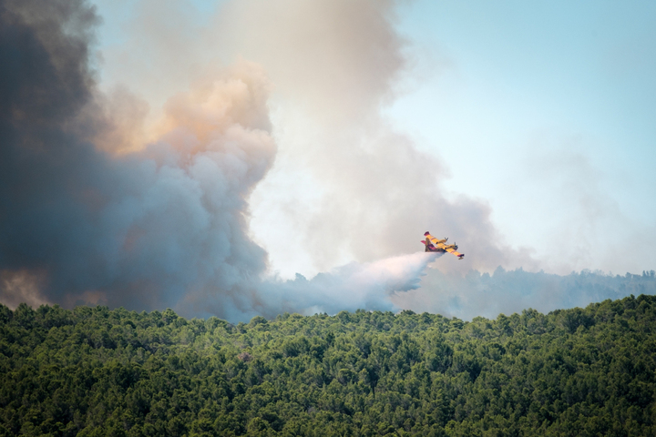 Incendie «<small class="fine d-inline"> </small>hypnotisant et terrifiant<small class="fine d-inline"> </small>» : dans l'Aude, les habitants serrent les rangs