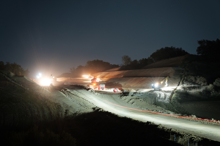 Dans l'illégalité, le chantier de l'A69 se poursuit la nuit