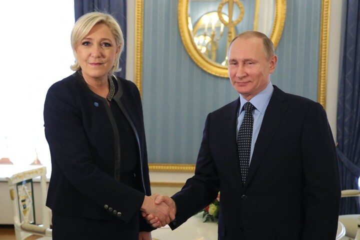 Tweets, pub ciblée... Comment Poutine manipule l'opinion française en faveur du <span class="caps">RN</span>