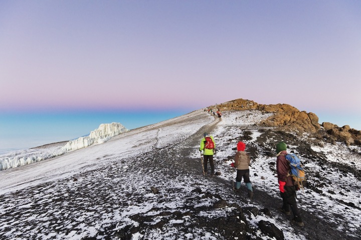 Les glaciers du Kilimandjaro réduits comme peau de chagrin avec le réchauffement climatique