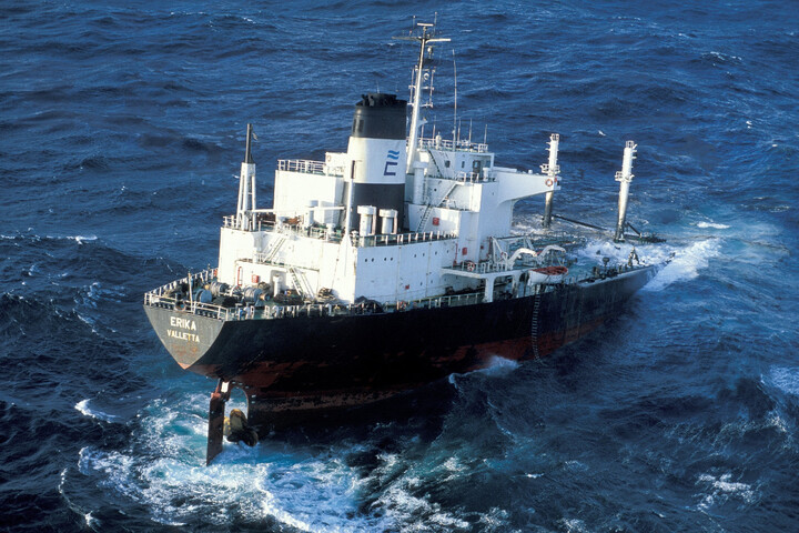 25 ans plus tard, l'épave de l'«<small class="fine d-inline"> </small>Erika<small class="fine d-inline"> </small>» polluerait encore