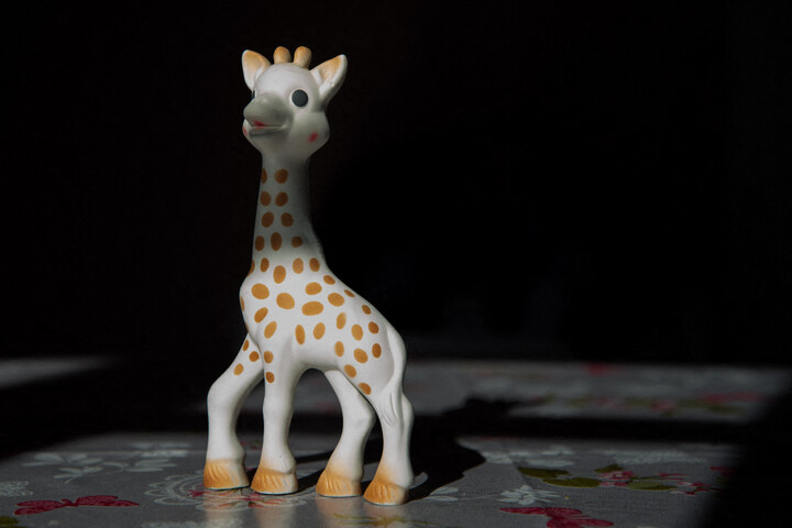 Sophie la girafe, la «<small class="fine d-inline"> </small>pirouette<small class="fine d-inline"> </small>» du made in France fabriqué en Chine 