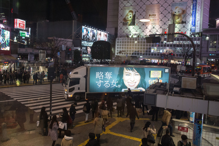 Les camions publicitaires lumineux sont proscrits, mais ils roulent quand même