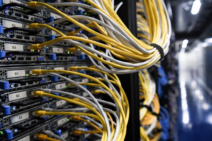 «<small class="fine d-inline"> </small>C'est le monde dans lequel on vit<small class="fine d-inline"> </small>» : à Bordeaux, la mairie écologiste soutient un énorme projet de data center