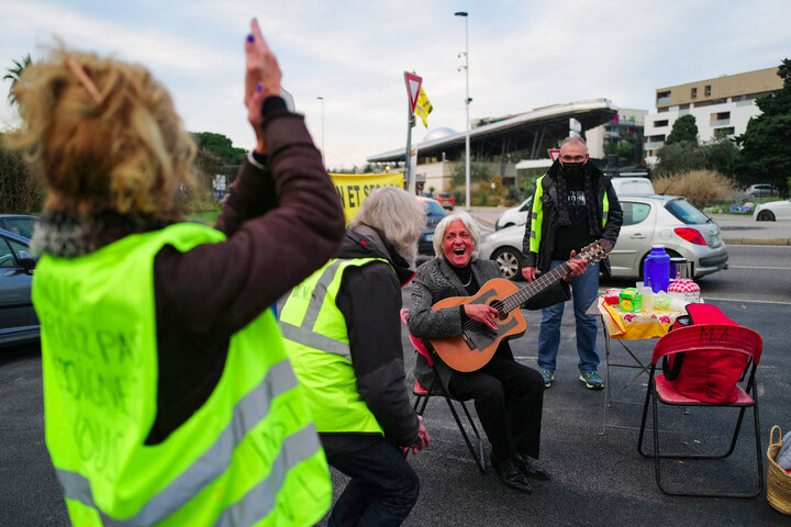 «<small class="fine d-inline"> </small>Écologistes, ressortons nos gilets jaunes<small class="fine d-inline"> </small>!<small class="fine d-inline"> </small>»