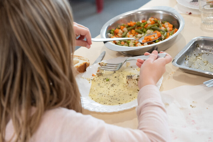 Tofu, steaks au soja : les cantines sommées de ne plus en servir