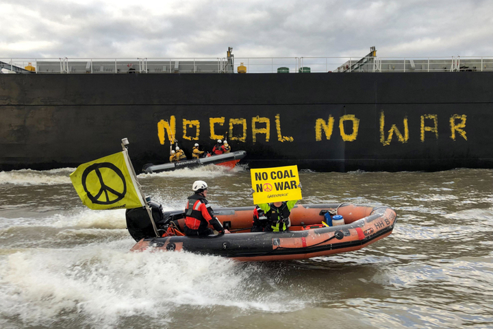 Greenpeace : «<small class="fine d-inline"> </small>Les pétroliers veulent nous faire disparaître<small class="fine d-inline"> </small>»