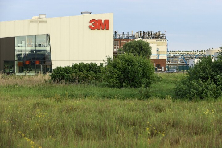 <span class="caps">PFAS</span> : 1 400 riverains attaquent le groupe 3M connu pour ses Post-it