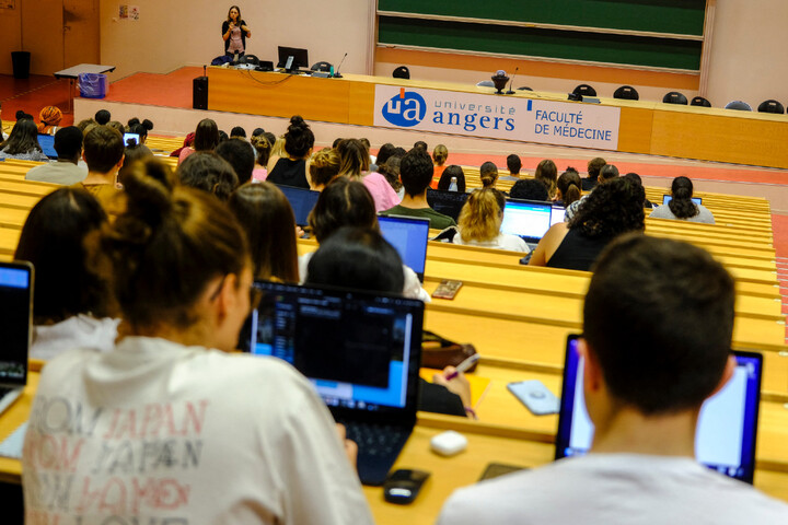 «<small class="fine d-inline"> </small>Les universités jugées wokistes sont mal notées<small class="fine d-inline"> </small>» : la gauche veut supprimer le Hcéres