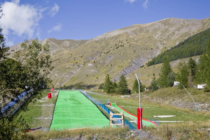 Piste de ski en plastique : le projet abandonné dans les Pyrénées